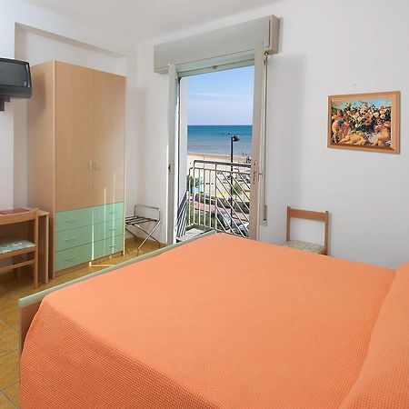 Hotel Dinarica Marotta Bagian luar foto