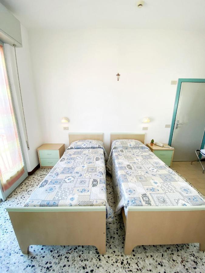 Hotel Dinarica Marotta Bagian luar foto