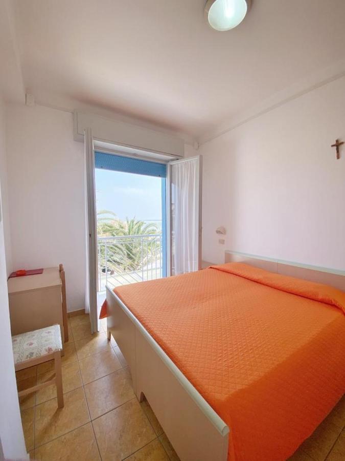 Hotel Dinarica Marotta Bagian luar foto