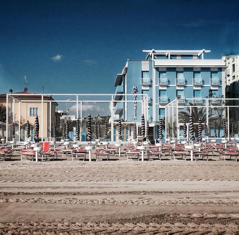 Hotel Dinarica Marotta Bagian luar foto
