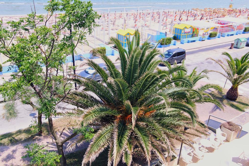 Hotel Dinarica Marotta Bagian luar foto