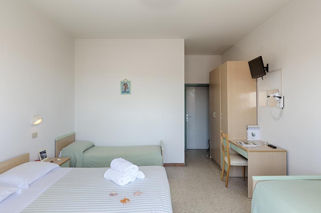 Hotel Dinarica Marotta Bagian luar foto