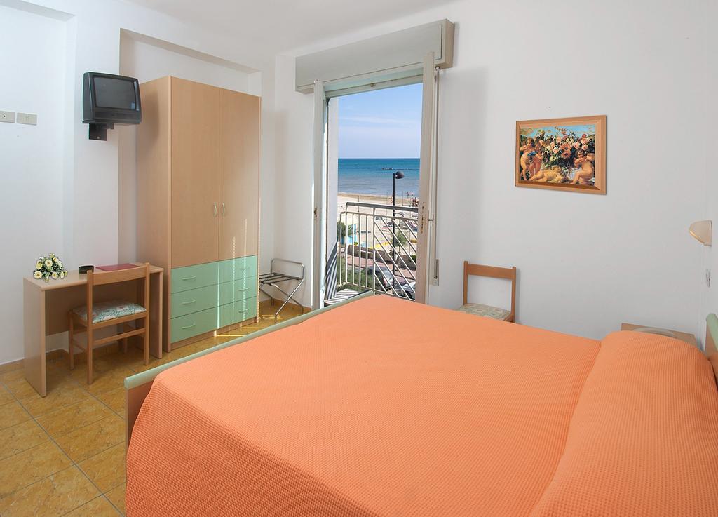 Hotel Dinarica Marotta Bagian luar foto